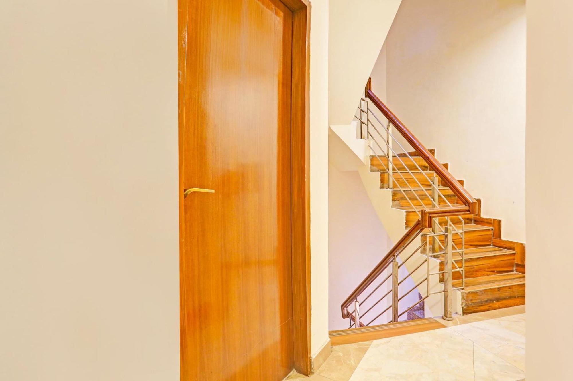 Super Hotel O Sector 45 Formerly Manyavar Chandigarh Exterior photo